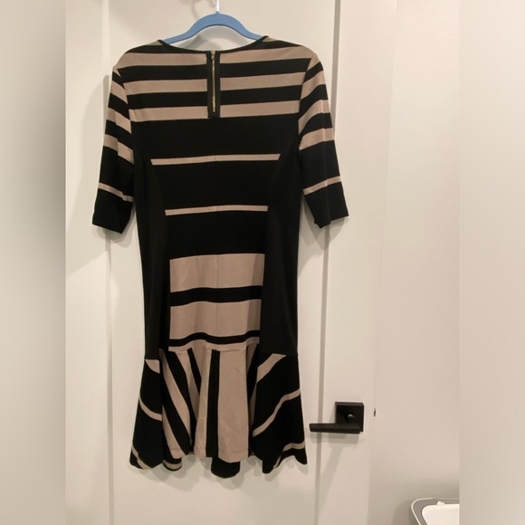 Gabby Skye Black And Beige 3/4 Sleeve Dress Sz 10 - Picture 6 of 16